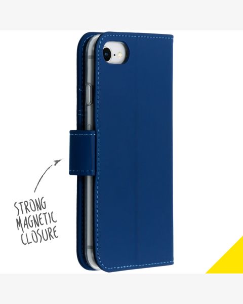 Accezz Wallet Softcase Bookcase iPhone SE (2022 / 2020) / 8 / 7 / 6(s)