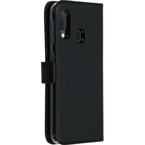 Selencia Echt Lederen Bookcase Samsung Galaxy A20e - Zwart / Schwarz / Black