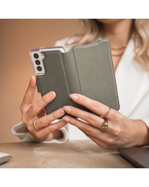 Accezz Xtreme Wallet Bookcase iPhone 14 Plus - Lichtgroen / Hellgrün  / Light Green